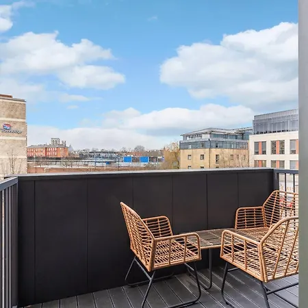 2br, Free & Secure Parking Retreat, 2br With Free Secure Parking, Near Historic Centre Йорк