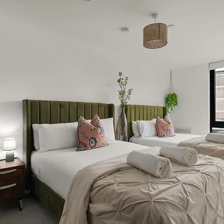 2br, Free & Secure Parking Retreat, 2br With Free Secure Parking, Near Historic Centre *