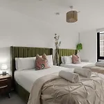 2br, Free & Secure Parking Retreat, 2br With Free Secure Parking, Near Historic Centre *