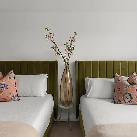 Apartment 2br, Free & Secure Parking Retreat, 2br With Free Secure Parking, Near Historic Centre