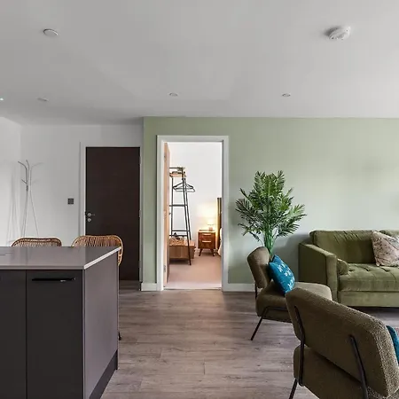 2br, Free & Secure Parking Retreat, 2br With Free Secure Parking, Near Historic Centre *