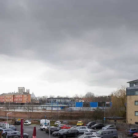 2br, Free & Secure Parking Retreat, 2br With Free Secure Parking, Near Historic Centre Appartamento York