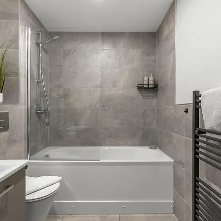 2br, Free & Secure Parking Retreat, 2br With Free Secure Parking, Near Historic Centre *