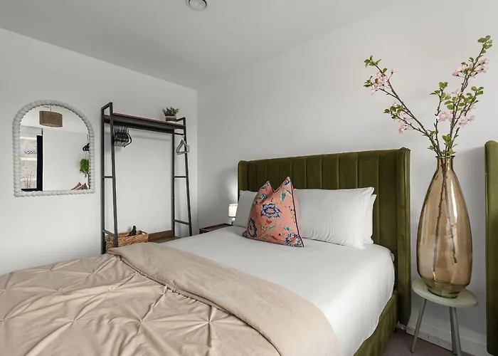 2br, Free & Secure Parking Retreat, 2br With Free Secure Parking, Near Historic Centre Apartment