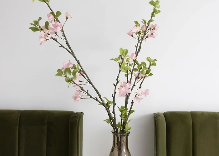 2br, Free & Secure Parking Retreat, 2br With Free Secure Parking, Near Historic Centre Apartment