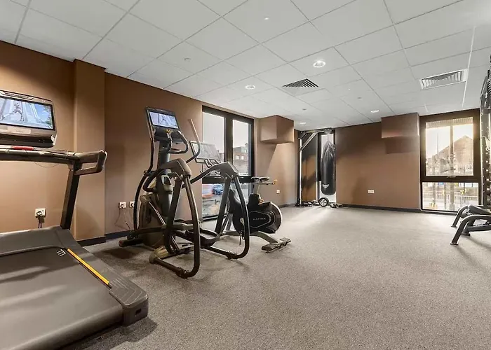 2br, Free & Secure Parking Retreat, 2br With Free Secure Parking, Near Historic Centre Apartment