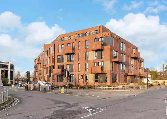 2br, Free & Secure Parking Retreat, 2br With Free Secure Parking, Near Historic Centre Appartamento