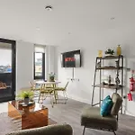 2br, Free & Secure Parking Retreat, 2br With Free Secure Parking, Near Historic Centre Apartamento York