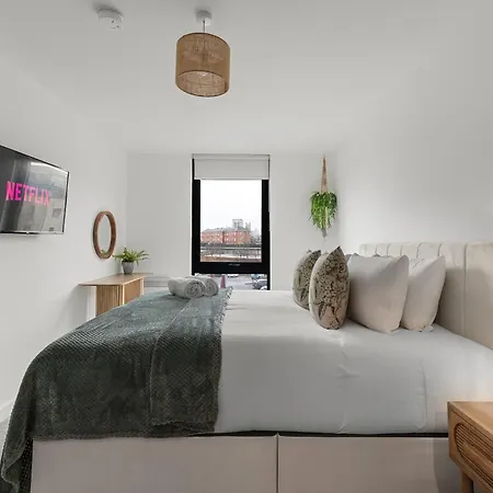 2br, Free & Secure Parking Retreat, 2br With Free Secure Parking, Near Historic Centre Apartament York