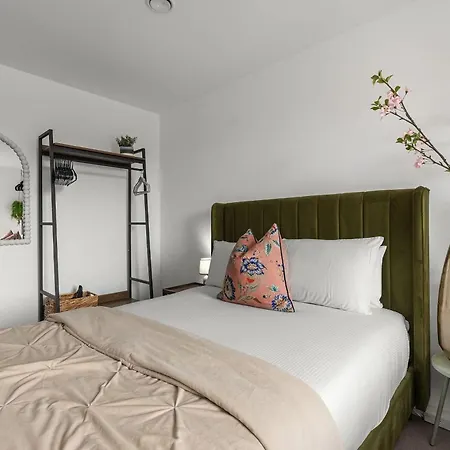 2br, Free & Secure Parking Retreat, 2br With Free Secure Parking, Near Historic Centre Apartment