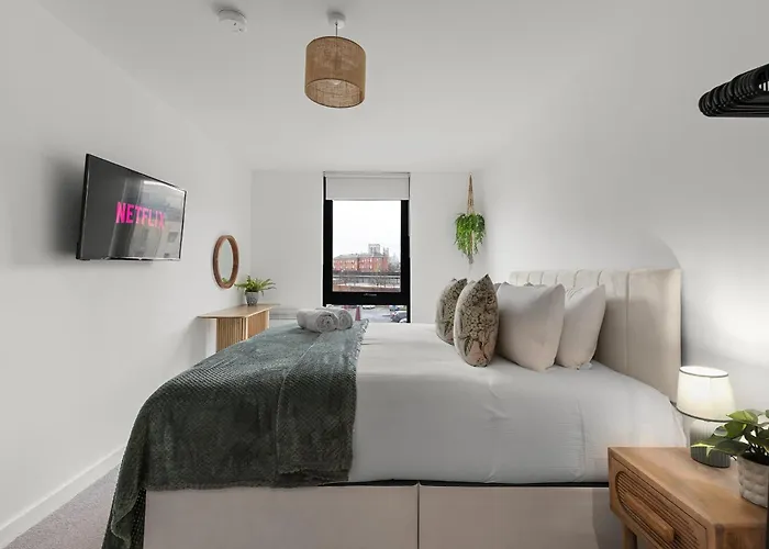 2br, Free & Secure Parking Retreat, 2br With Free Secure Parking, Near Historic Centre Apartament York