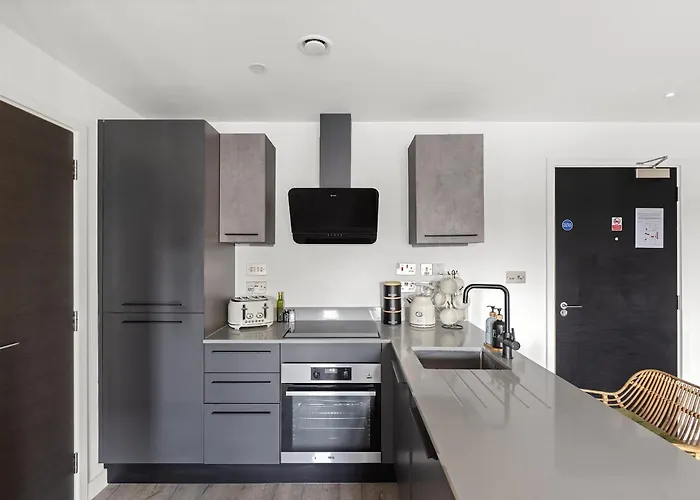 2br, Free & Secure Parking Retreat, 2br With Free Secure Parking, Near Historic Centre Apartament